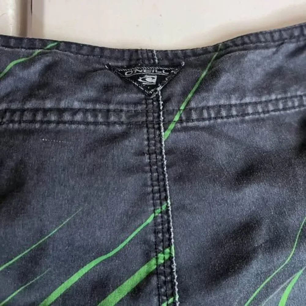 O'Neill Men's Green and Black Gradient Board Shorts 32